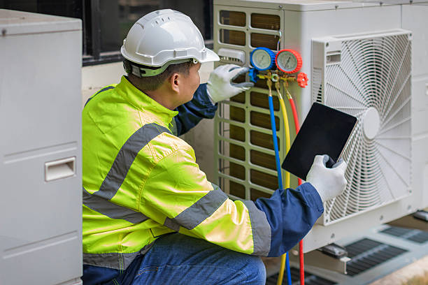 Professional Hvac technician working in Lakeside, TX